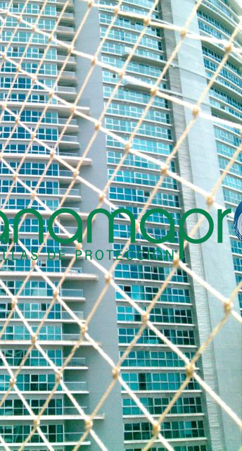 PH Grand Tower - Mallas Equiplex® color crema.